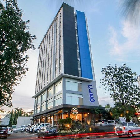 Cleo Hotel Jemursari Сурабая Экстерьер фото