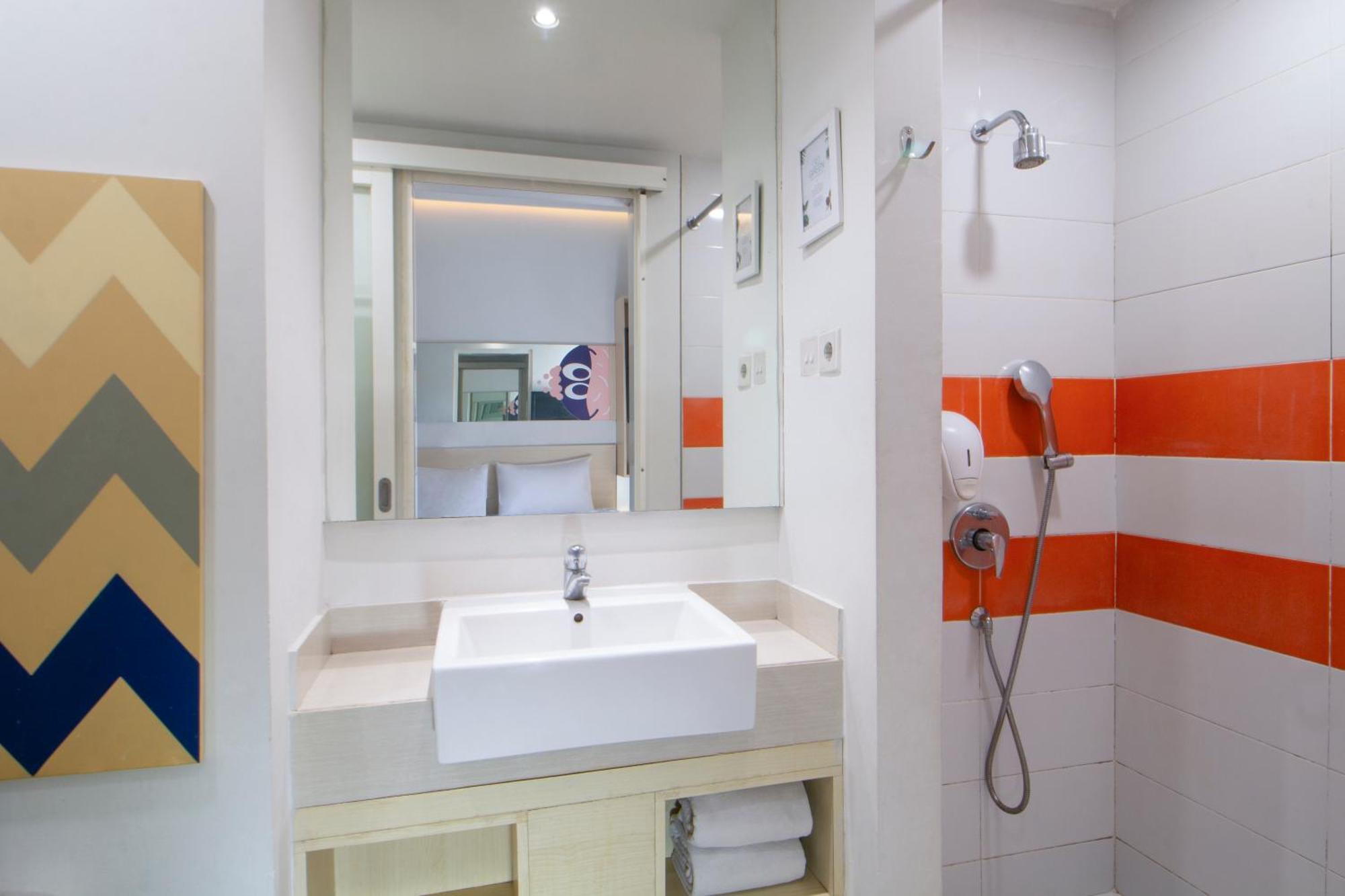 Cleo Hotel Jemursari Сурабая Экстерьер фото