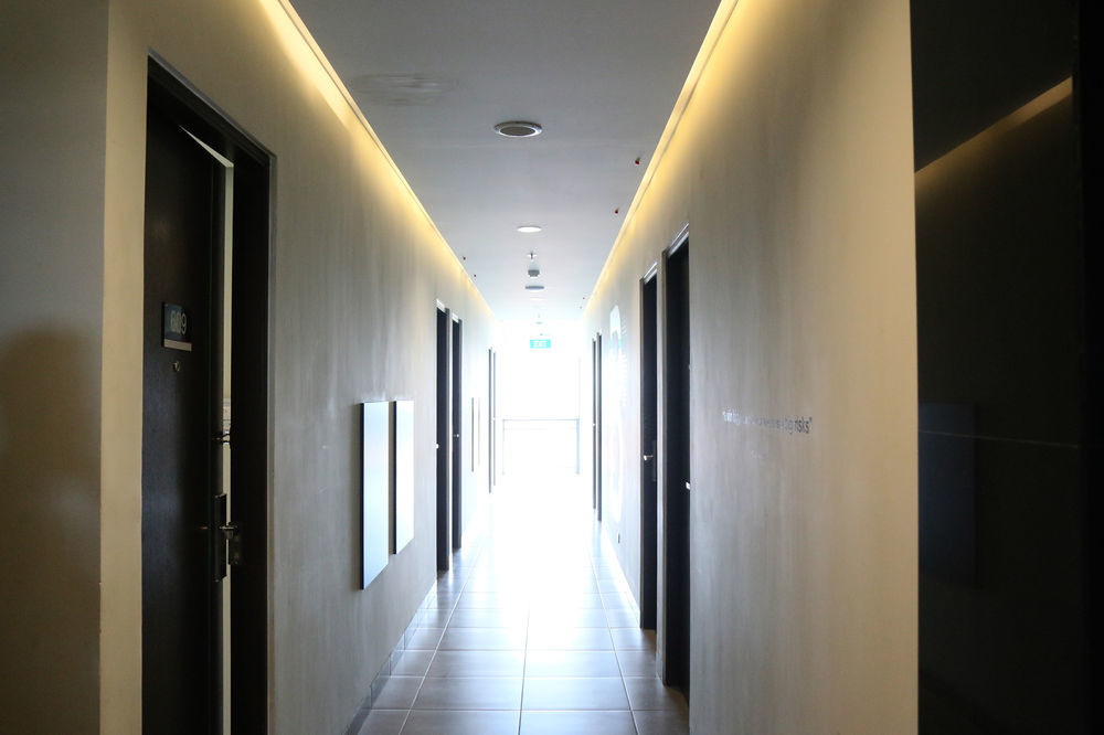 Cleo Hotel Jemursari Сурабая Экстерьер фото